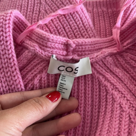 COS Pink V-Neck Sweater with Chunky Knit and Relaxed Fit - Picture 3 of 7